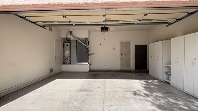 Building Photo - Spacious 4BR 2BA Home w/ Mountain-View Patio • Granite Counters • 2-Car Garage in Tucson