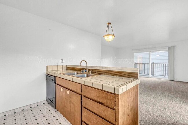 Building Photo - 215 2nd St