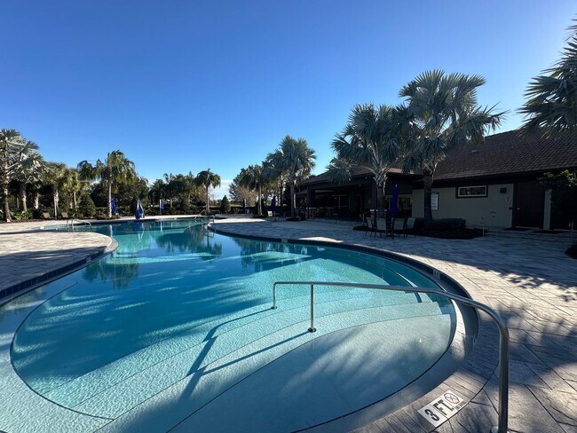 Building Photo - Incredible 5 Bedroom, 3 Bath Town home wit...
