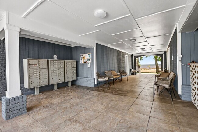 Building Photo - TDY Special! 1/1 fully furnished