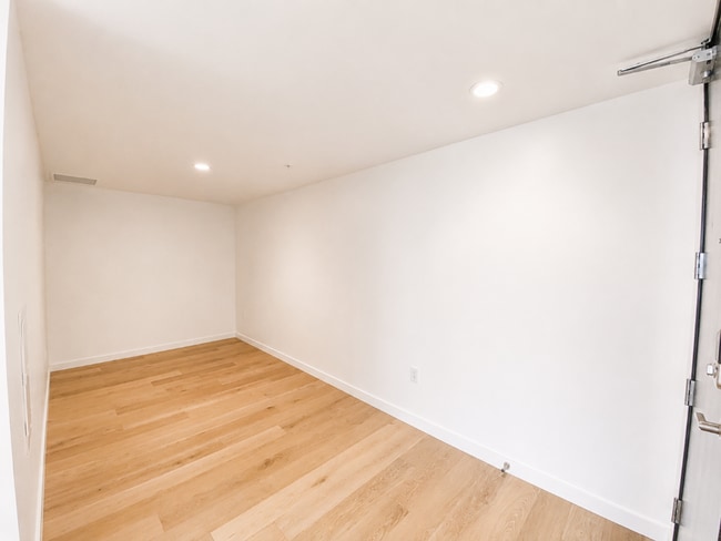 Building Photo - 1Bd/1Ba Seattle Condo