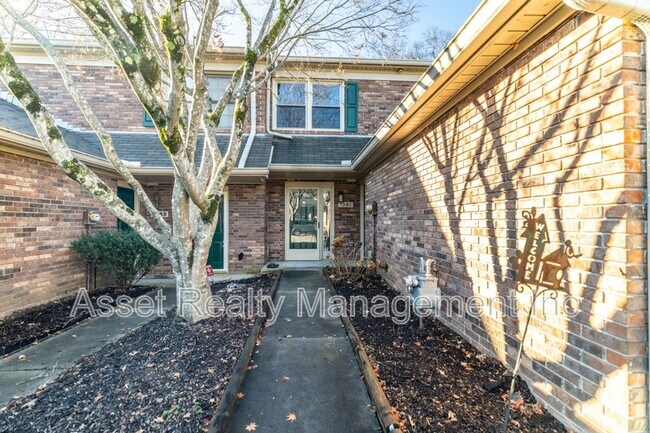 Building Photo - 136 Durwood Rd