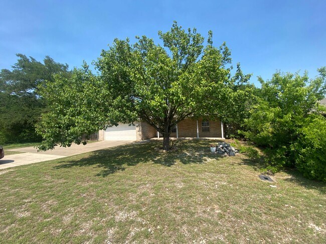 Building Photo - 3 bedroom home with a large backyard in Harker Heights!