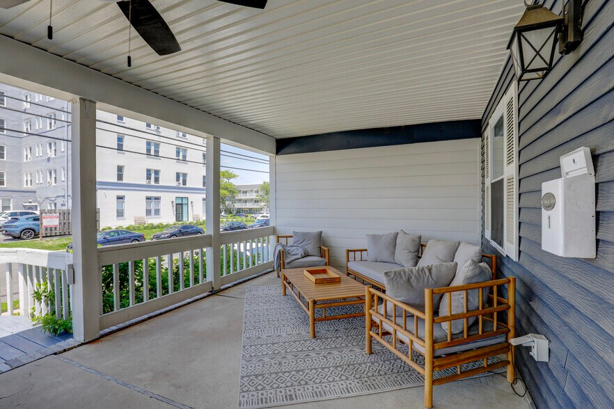 Huge private front patio steps from the beach - 606 Beach Ave