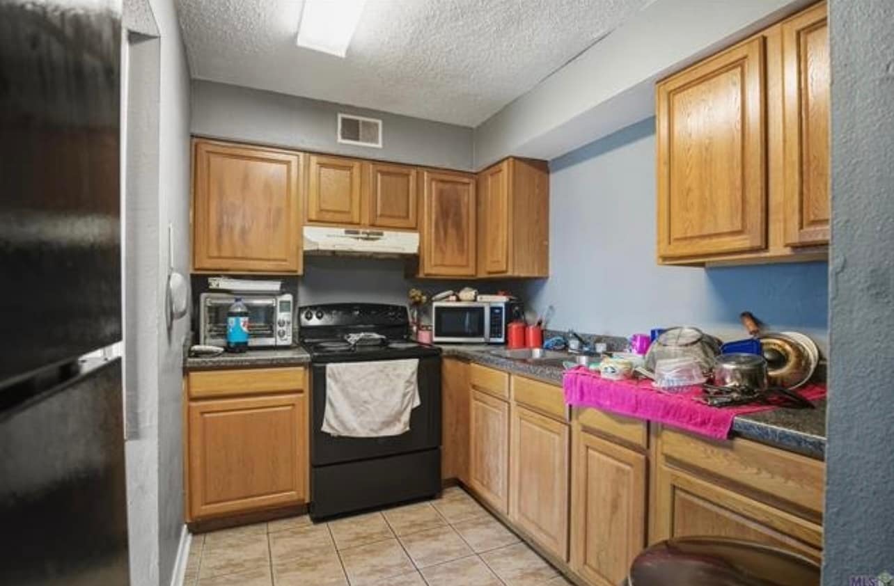 Kitchen - 1128 Dimarco St