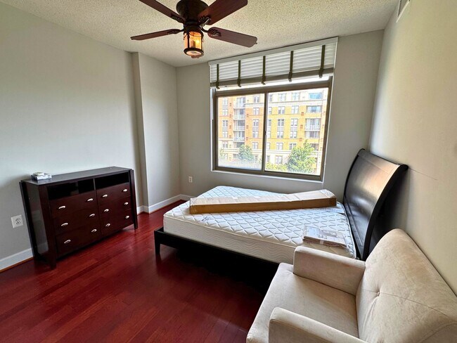 Building Photo - Luxury Fully Furnished 2BR/2BA Corner Cond...
