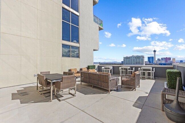Building Photo - Furnished Juhl Condo w/ Balcony & City Views