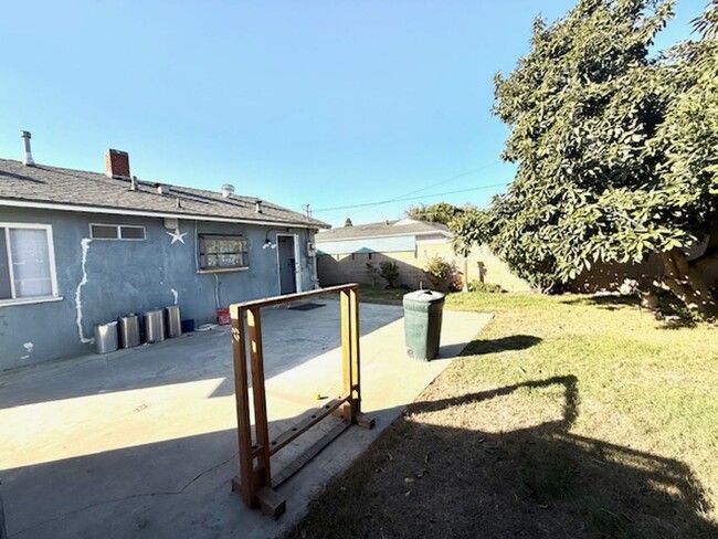 Building Photo - ***NEW ON MARKET*** QUAINT 2BR LAKEWOOD HO...