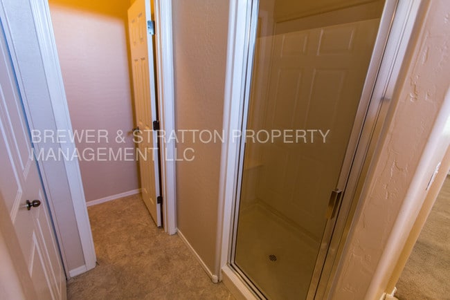 Building Photo - 6710 E University Dr