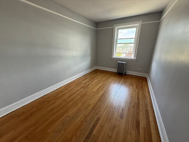 Building Photo - 5910 W 26th St