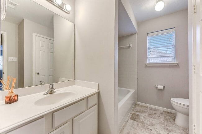 Building Photo - 4202 Parry Dr