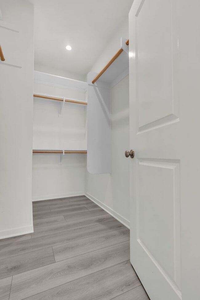 Building Photo - 711 Spring Gdn