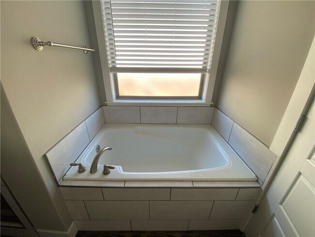 Building Photo - 1997 E Peppervine Dr