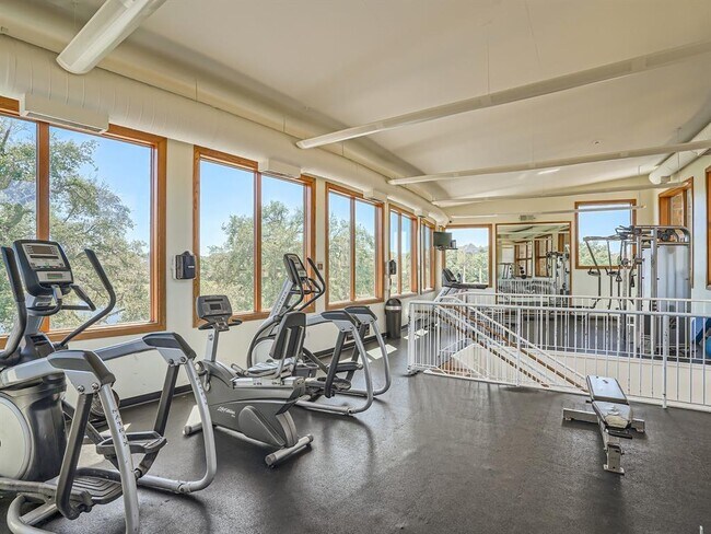 Building Photo - 334 Blazing Star Dr