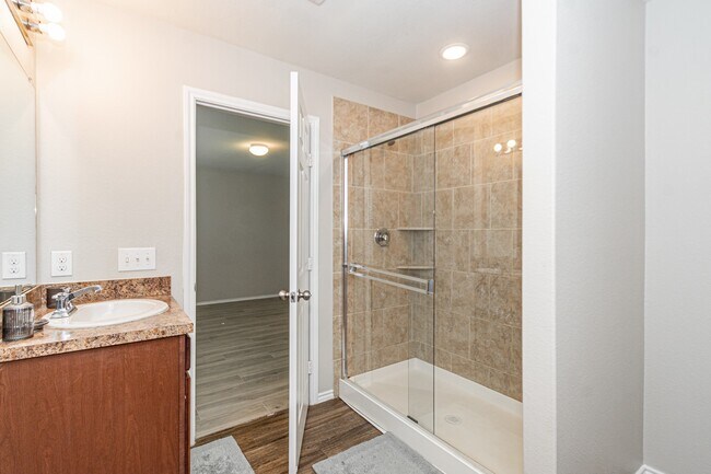 Building Photo - 2703 Summer Ln