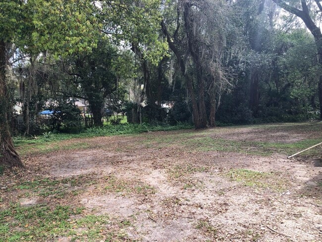 Building Photo - 2 Bed 1 Bath Home | Pet Friendly | Washer Dryer Hook Ups | Section 8 Welcome