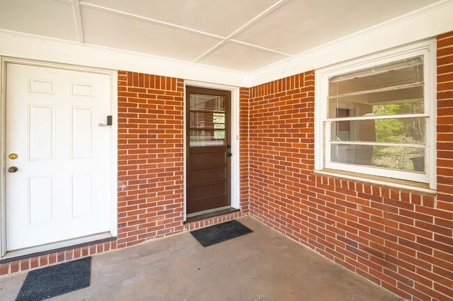 Building Photo - Updated 3BR Home with Fenced Yard on Quiet Street in Lake City