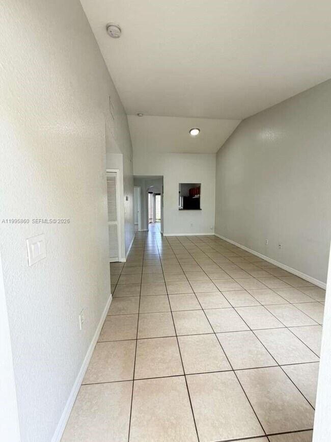 Building Photo - 31 NE 13th Ave