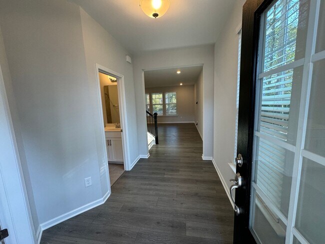 Building Photo - LIKE-NEW 4 Bed/4 Bath in N. Raleigh!
