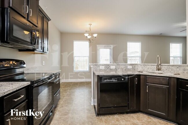 Building Photo - 2902 Penobscot Dr
