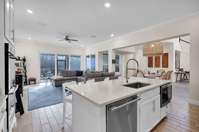 Building Photo - 2839 Montilla Dr