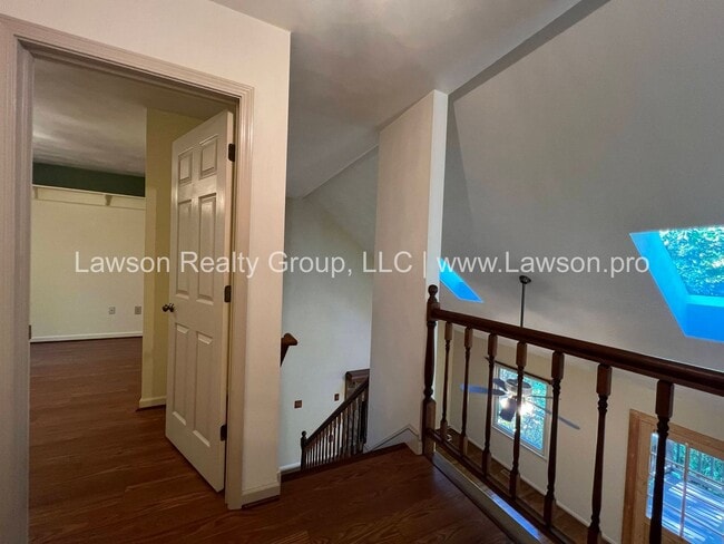 Building Photo - Nature Lover's Paradise-Easy Access to Vin...