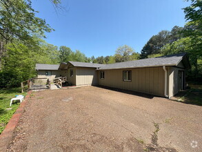 Building Photo - "Charming 3-Bed Oasis with 2 Full Baths in...