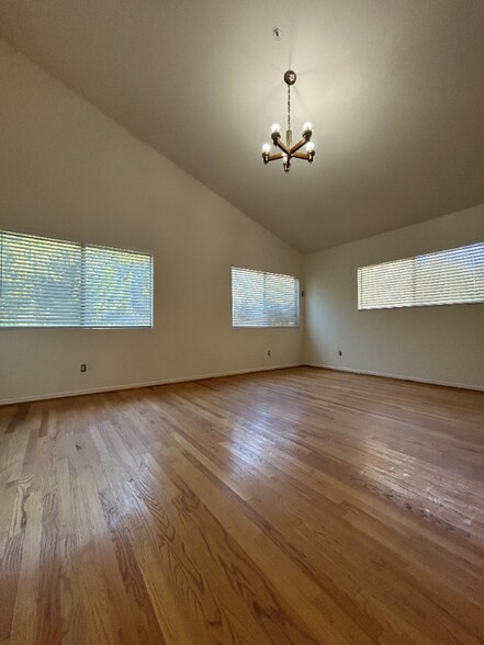 Building Photo - 3305 Jurich Pl