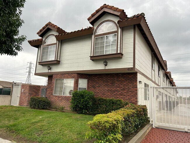 Primary Photo - 4121Waln - L