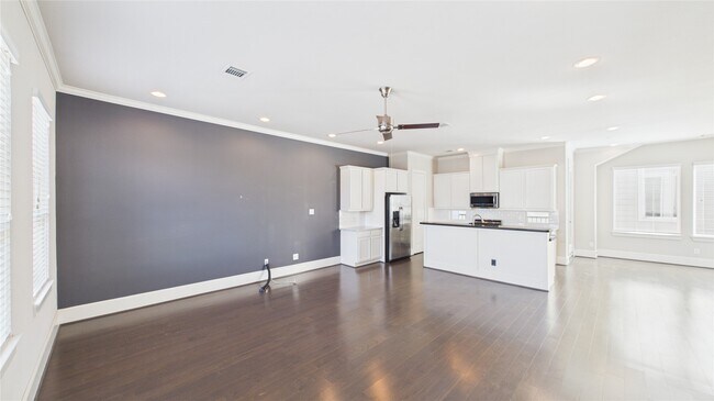 Building Photo - 2724 Rutland St