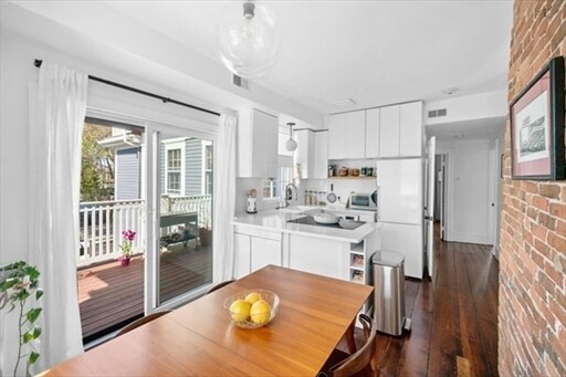 Building Photo - 22 Halsey St