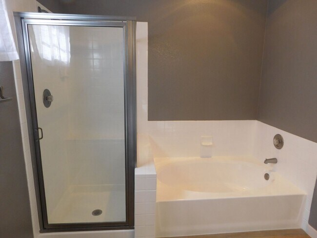 Building Photo - Gorgeous 3 bedroom condo with a 2 car garage! Tons of upgrades*Southwest*Gated community*