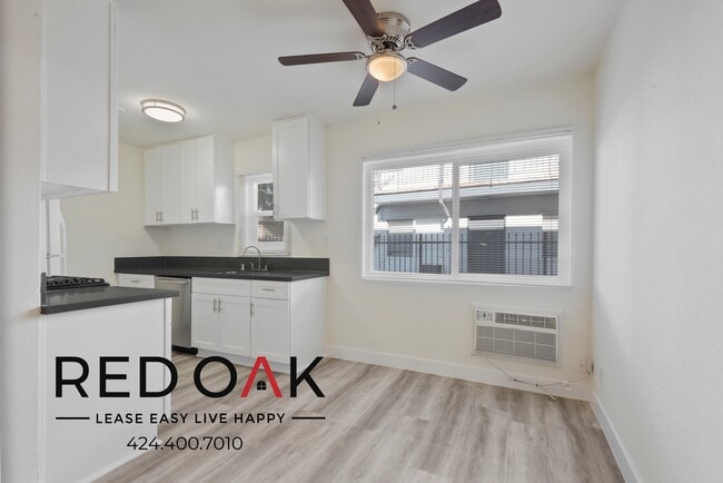 Building Photo - 14766 Delano St