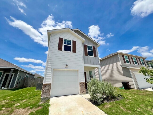 Building Photo - **APPLICATION RECEIVED** Charming Two-Story Home with Fenced Backyard & Community Pool