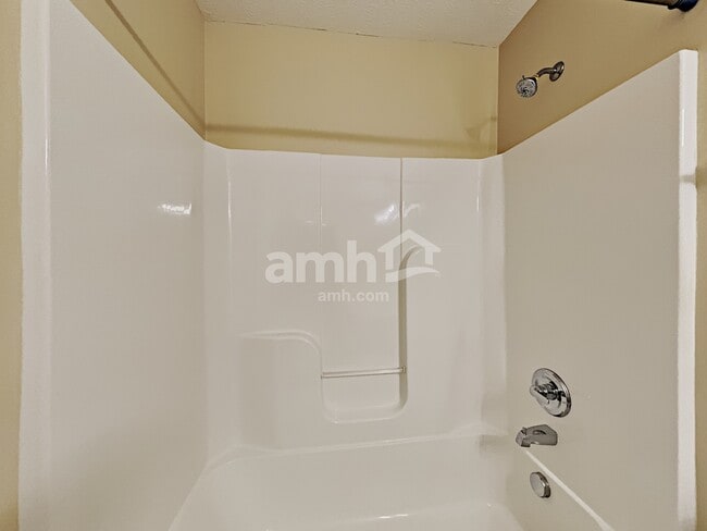 Building Photo - 408 Mossy Oak Trl