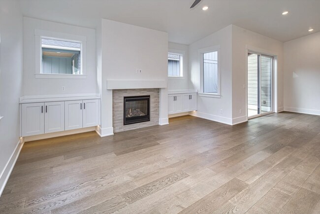 Building Photo - Spacious Westside Home with Loft and Upgra...