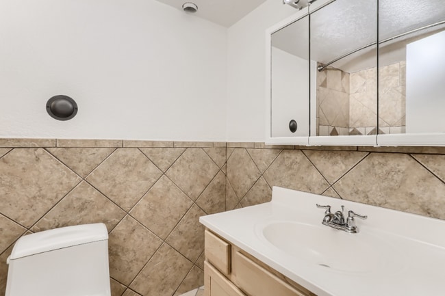 Building Photo - 1045 N Clarkson St