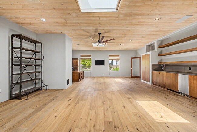 Building Photo - 6711 E Camelback Rd