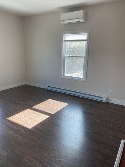 Building Photo - 208 Waterman St