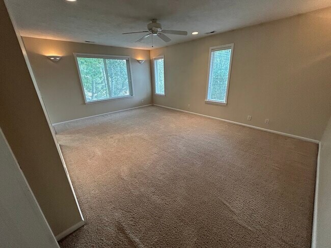 Building Photo - 686 E Union Garden Ct S