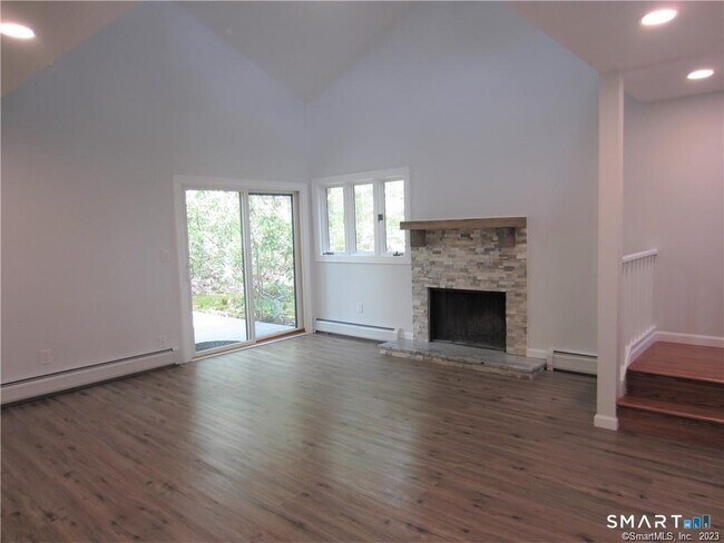 Building Photo - 8 Staunton Ct