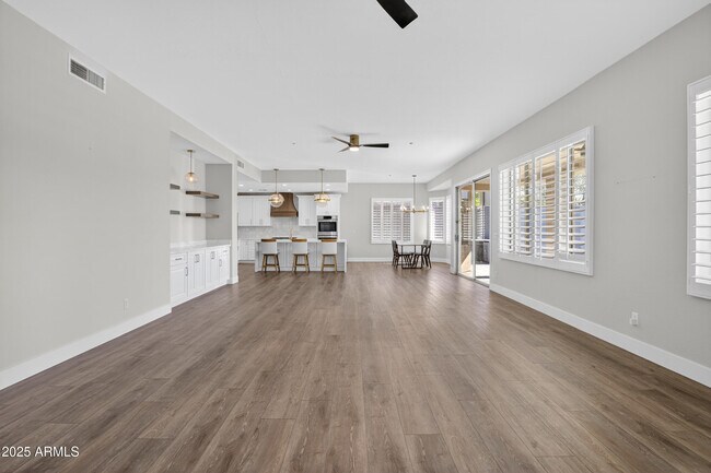 Building Photo - 10587 E Sheena Dr