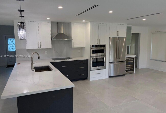 Building Photo - 801 Amherst Ave