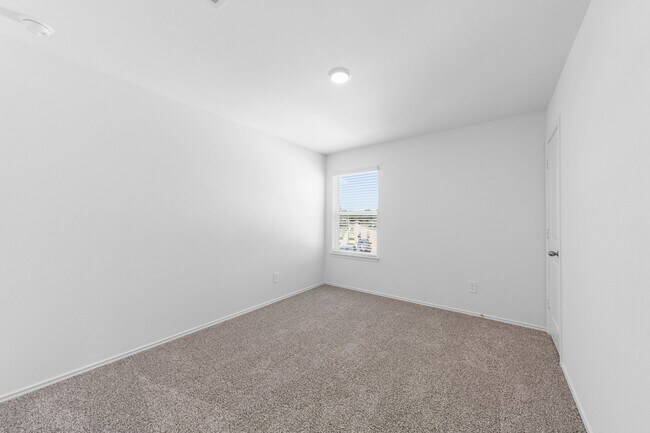 Building Photo - 16727 Hemlock Frst Ln