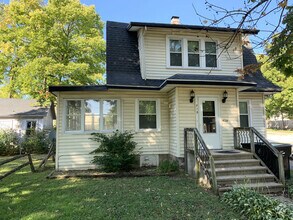 Building Photo - Pet Friendly 2BR House on Beloit's West Side