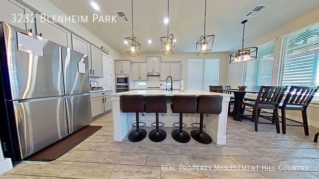 Building Photo - 3282 Blenheim Pk