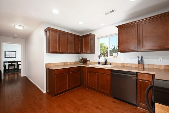 Building Photo - Amazing Home in Orting!!