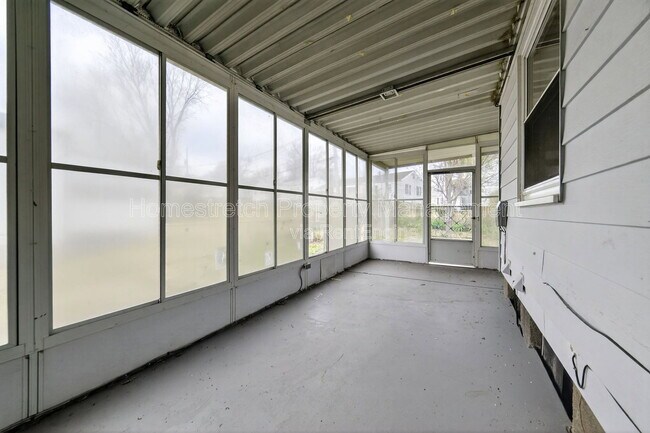 Building Photo - 10201 Surf Dr