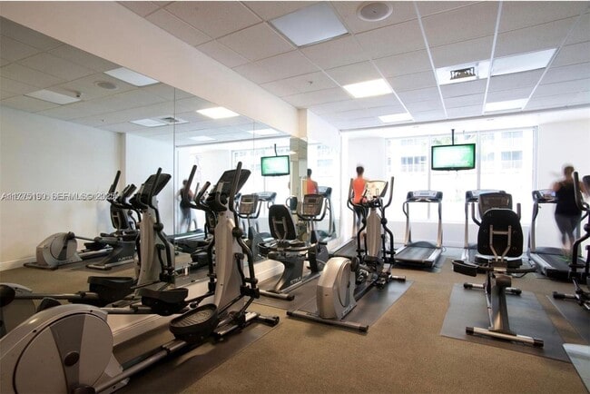 Building Photo - 1750 N Bayshore Dr