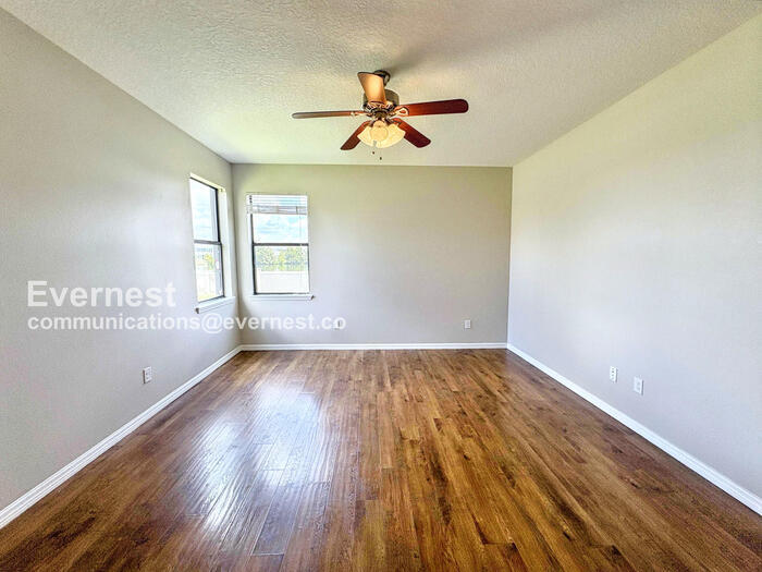 Building Photo - 2318 Sebago Dr